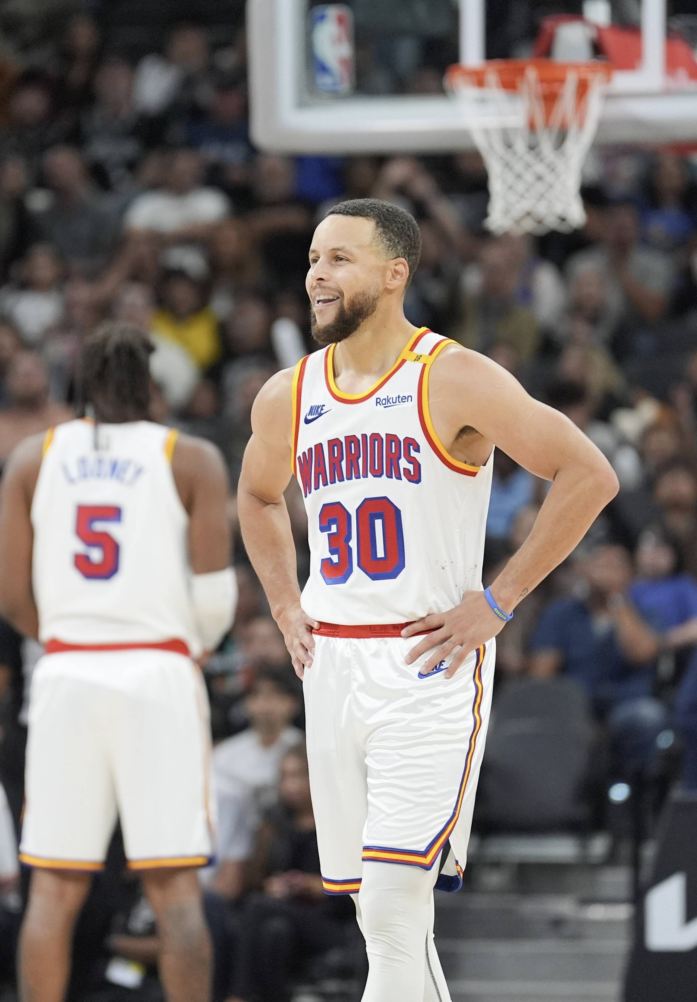 统治力十足，拜仁后防核心乌帕梅卡诺vs巴黎个人集锦（强势压制 拜仁铁闸乌帕梅卡诺对阵巴黎个人高光集锦）