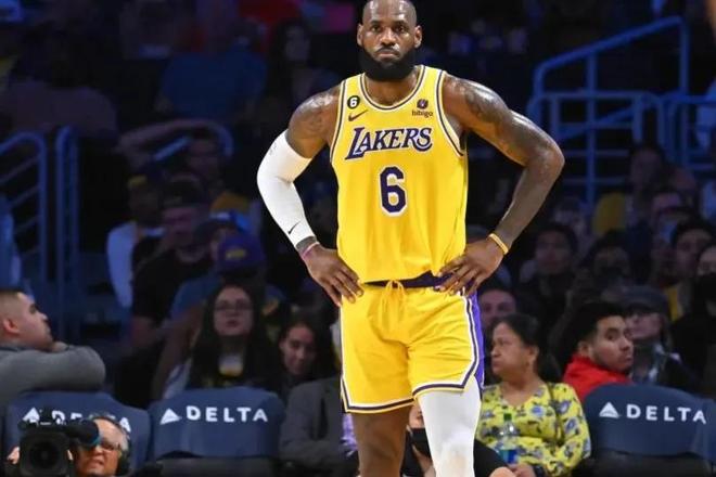 电讯报：斯特林6年前对亚特兰大狂轰4球，现如今已成隐形人（电讯报：曾对亚特兰大上演大四喜的斯特林，如今在队中几乎隐身）