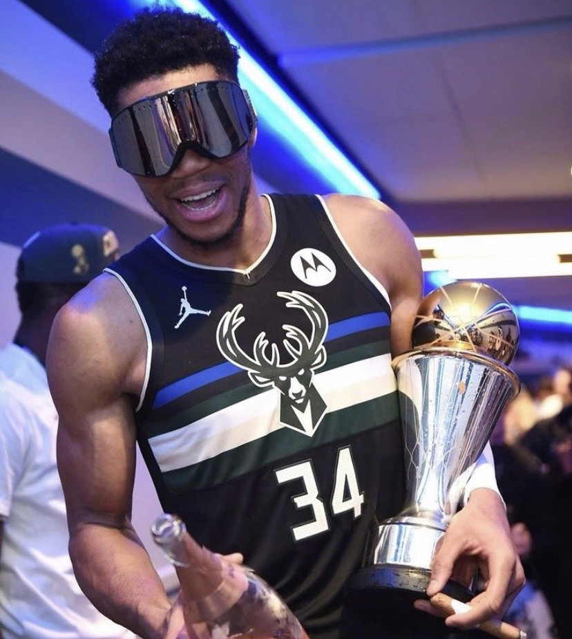 罗伯逊：萨拉赫是队史最佳之一，希望能继续与他并肩作战（罗伯逊：萨拉赫堪称队史传奇之一，盼与他继续携手征战）