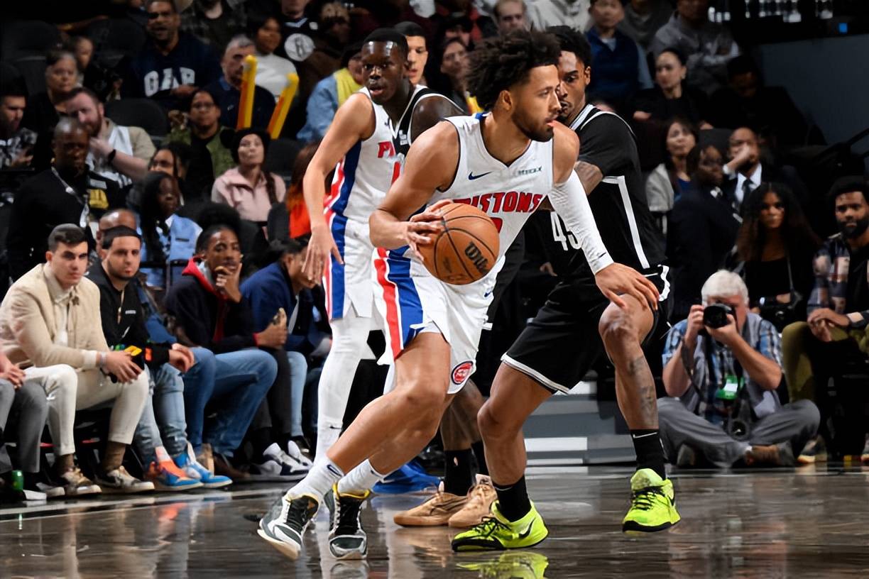 苏超风云 李成贤当着我的面嬉皮笑打闹，我真想真想给他出张牌！你们同意吗？（苏超风云：目睹李成贤嬉闹，我差点亮牌，你赞成吗？）