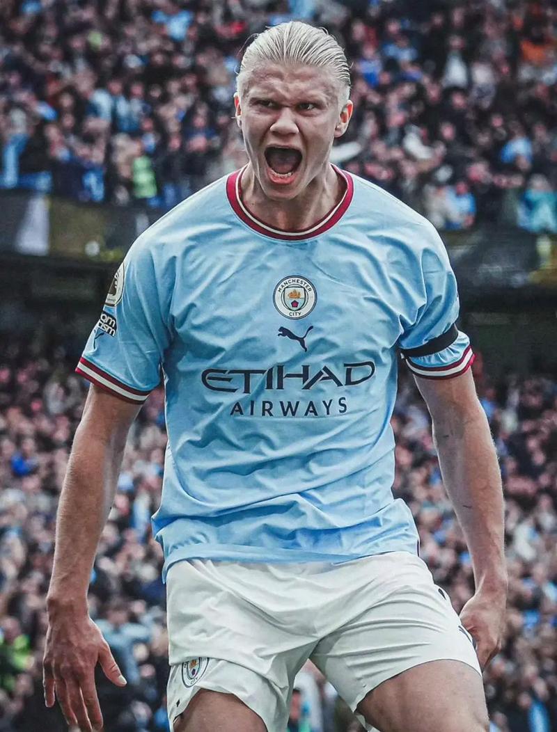 萨顿批萨拉赫：状态大幅下滑该接受替补，还自视甚高令人尴尬（萨顿指责萨拉赫：状态下滑应坐替补，自负姿态令人尴尬）